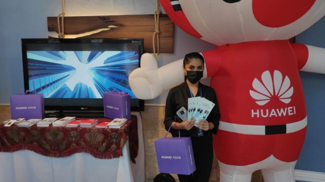 Al finalizar el vento se realizó el sorteo de cinco regalos Huawei