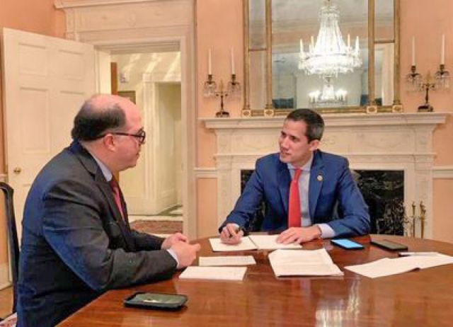 Opositores piden acabar con  la “farsa” de Juan Guaidó