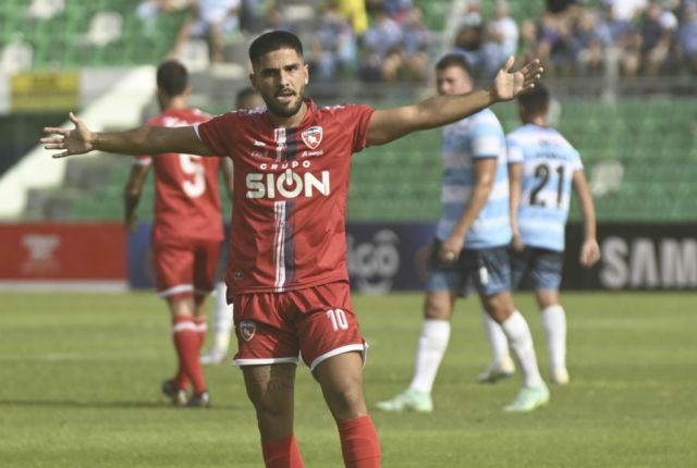 Royal Pari deja en zona de indirecto al club Blooming