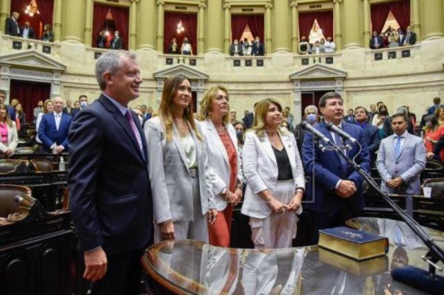 Prestaron juramento en Argentina 127 diputados