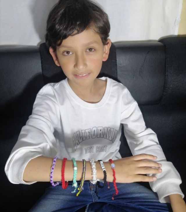 Benjamín Ortega, el niño de 11 años que emprende con accesorios artesanles 