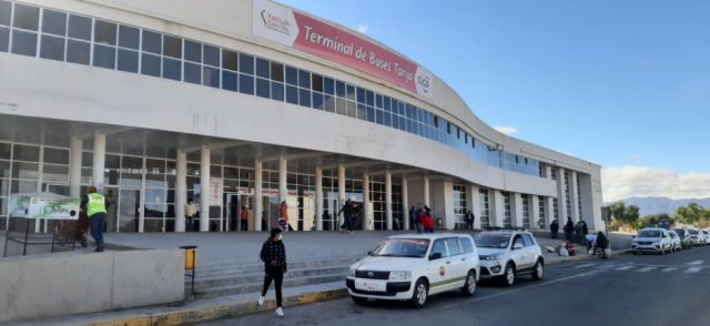 Empresas de buses en Tarija no pedían formulario a menores