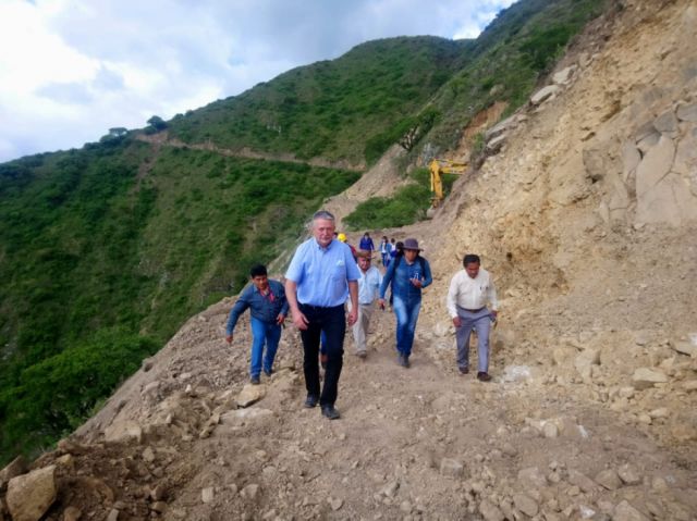 Alcaldía refacciona caminos afectados por lluvias