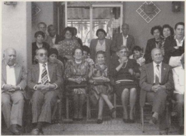 Amado Pardo, Atiliano Auza, Luz La Faye. María Jurado, Ana Vásquez, Cardozo. Parados Lesby Antezana y Mario Monzón, 1991. Magisterio Tarijeño de Jubilados.