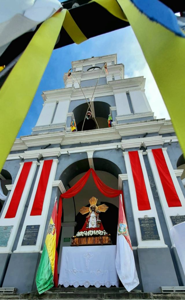 San Roque, en la puerta de la Iglesia 