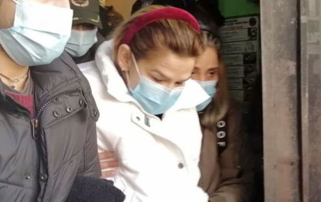 Denuncian hechos de violencia contra Jeanine Añez en el penal de Miraflores