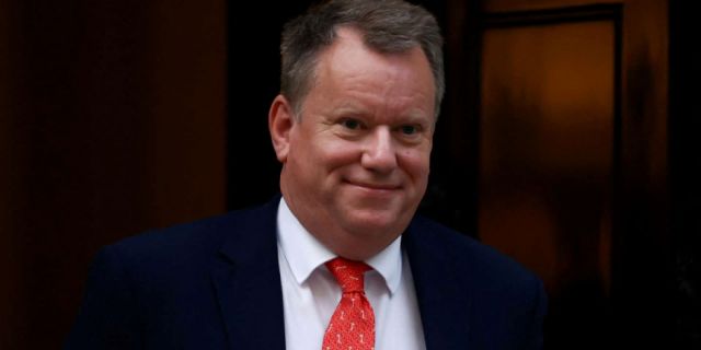 Renuncia ministro británico negociador del Brexit con UE
