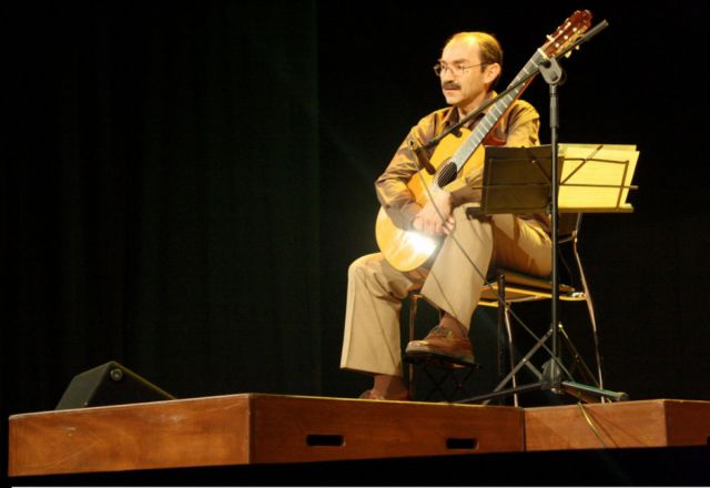 Luis Arce lamenta el fallecimiento del galardonado guitarrista tarijeño Fernando Arduz