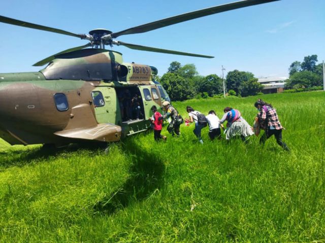 Operativo aéreo rescata 48 personas en Santa Cruz