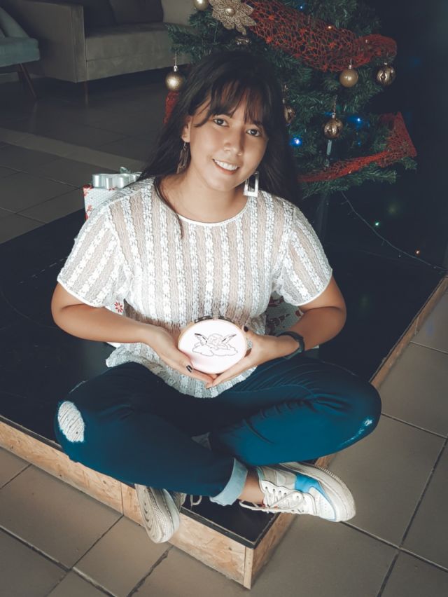 Romina Justiniano y su arte en bordados