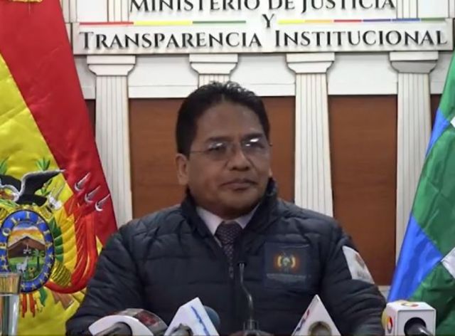Viceministro aclara que no habrá 10 años de cárcel para los no vacunados