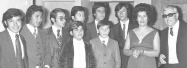 Jóvenes estudiantes con Ernesto La Faye y Jhilma Hoyos