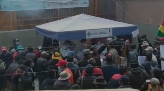 Covid: Antivacunas protestan en El Alto