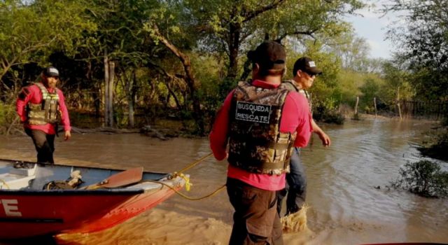 Llegan con medicamentos hasta comunidades afectadas por la crecida del río Pilcomayo en Villa Montes