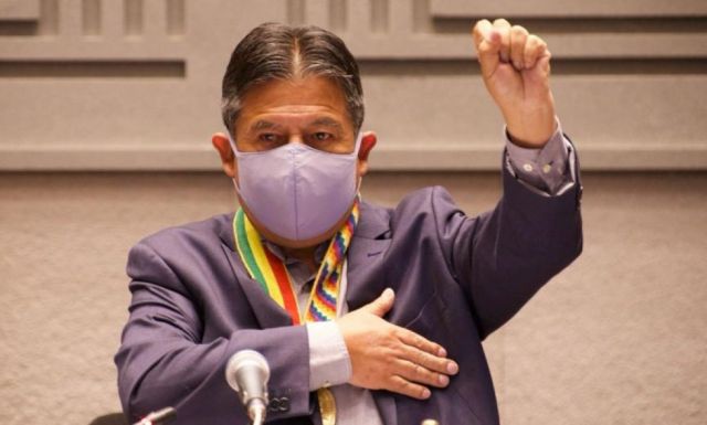 Vicepresidente dice que adquirió "inmunidad natural" y anuncia que se vacunará