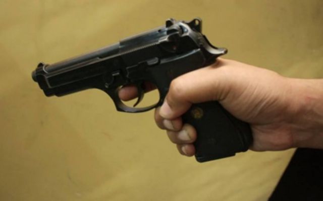 Borracho dispara contra su esposa en fiesta de fin de año