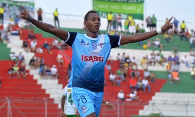 Tomayapo apuesta en la delantera por el ecuatoriano Eber Caicedo