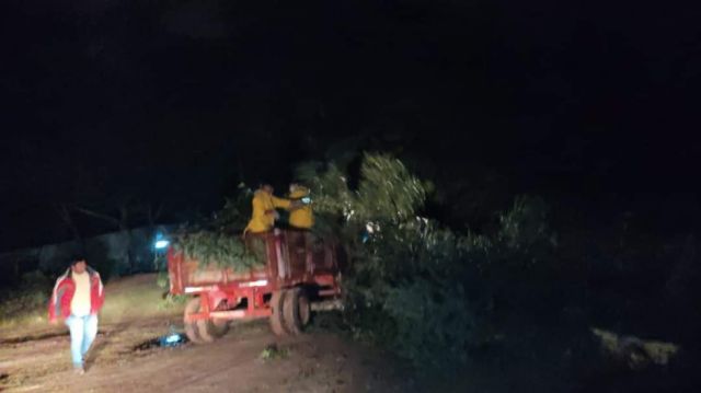 Brigadas de emergencia ayudan a barrios afectados por las lluvias en Yacuiba
