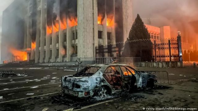 Rusia y aliados despliegan tropas para sofocar disturbios en Kazajistán