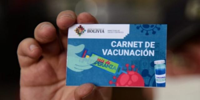 Se detectaron casos de falsificación de carnet de vacuna en Potosí, Santa Cruz y La Paz