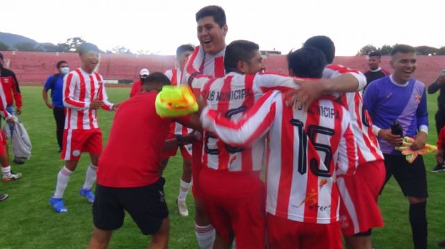 Municipal festejó el ascenso a Primera "A"