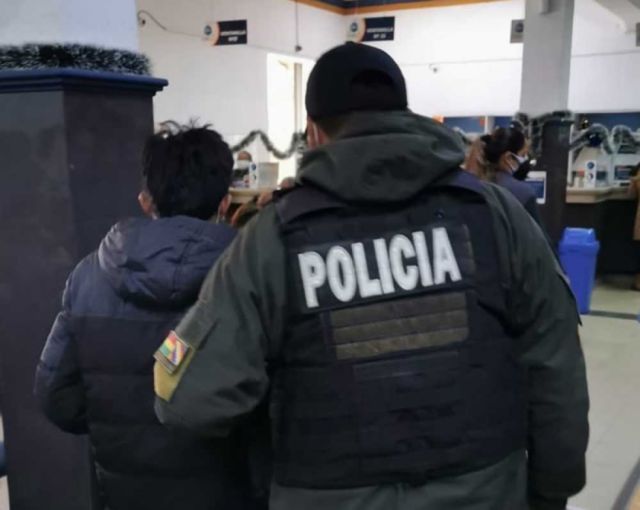 Detención domiciliaria por falsificar el carnet de vacuna contra el Covid-19