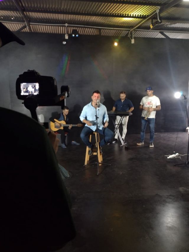 Tarijeño estrena videoclip y se lanza como solista en Argentina