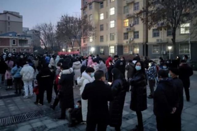 China confina una ciudad de más de 5 millones de habitantes, la tercera cerrada para luchar contra un brote de covid-19