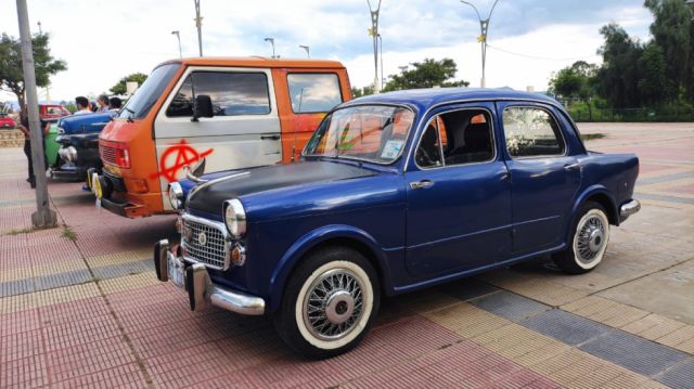 Peabiru recorre el continente en sus autos clásicos.