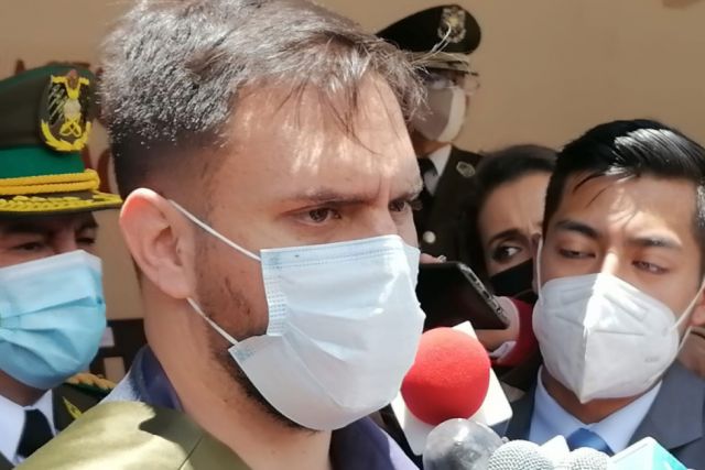 Ante pedidos de su destitución, Del Castillo dice que puede cometer errores, pero está abierto a las críticas