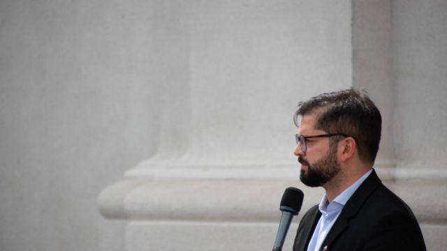 El gabinete de Boric tiene nueve mujeres, entre ellas la nieta de Salvador Allende