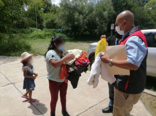 Un taxista desvalija a una  familia que llegó de Potosí