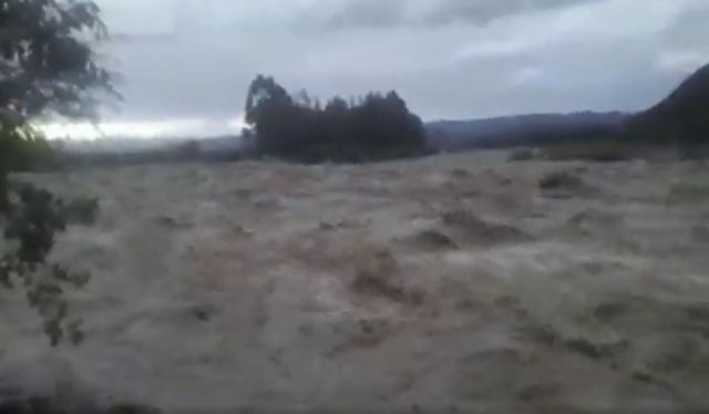 Reportan que desborde del río Sola amenaza cultivos y viviendas de Tarija (Video)