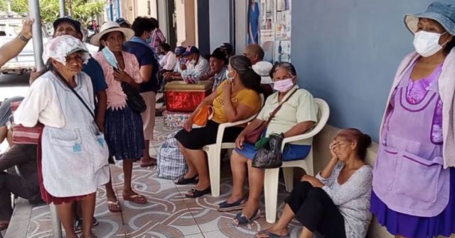 Denuncian "amenazas" contra adultos de Yacuiba para acudir a bloqueos por la canasta alimentaria