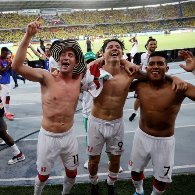 Perú derrotó a Colombia y se plantó en zona de clasificación