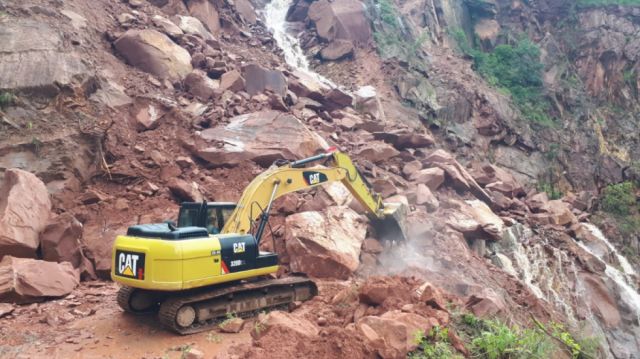 Trabajos de limpieza en la ruta al Chaco 
