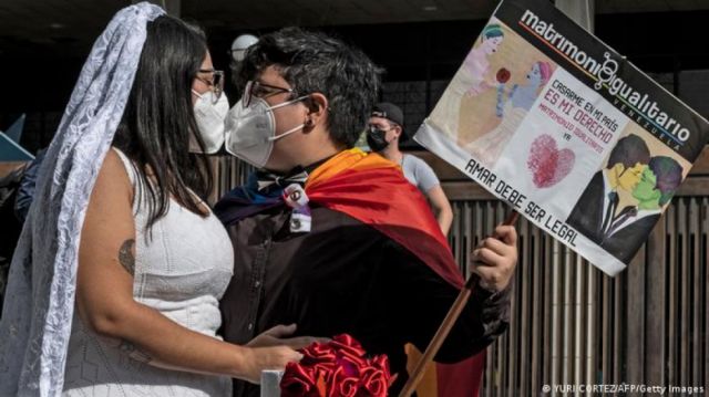 La comunidad LGTBTI presiona  por matrimonio civil igualitario