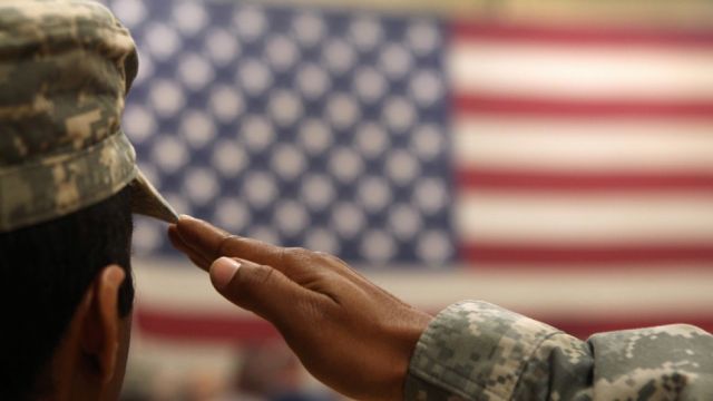 Medios de EE.UU.: Biden aprueba un nuevo envío de tropas a Europa
