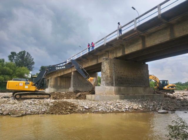 Abren paso en el puente San Martín y descartan un colapso