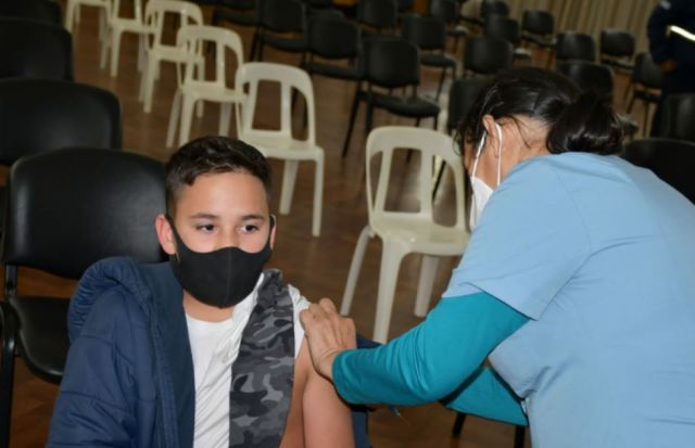 Covid: Prevén plan de vacunación para asegurar clases presenciales