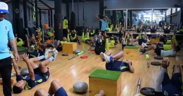 Real Tomayapo entrenó en gimnasio por el clima 