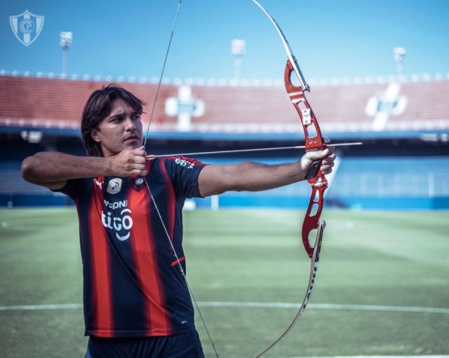 Martins causa furor en Paraguay  con su llegada a Cerro Porteño 