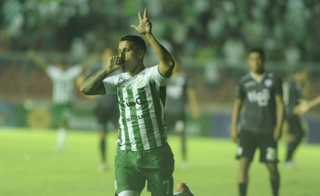 Oriente recupera la sonrisa tras conseguir su primera victoria 