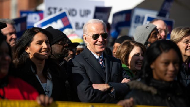 Tulsi Gabbard afirma que la administración Biden "realmente quiere que Rusia invada Ucrania" y explica por qué