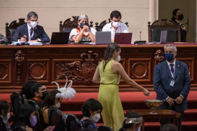 Apoyan devolución de tierras a los indígenas de Chile
