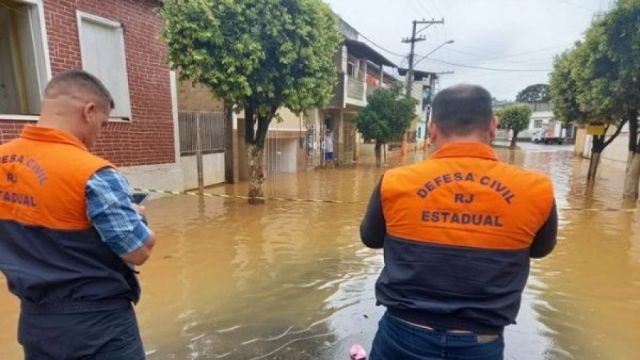 Asciende a 38 el número de muertos por las fuertes lluvias en Río de Janeiro y el gobernador dice que la tragedia dejó "escenas de guerra"