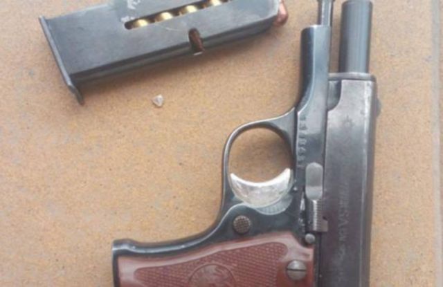 Tenía un arma y afirmó no saber que está prohibido