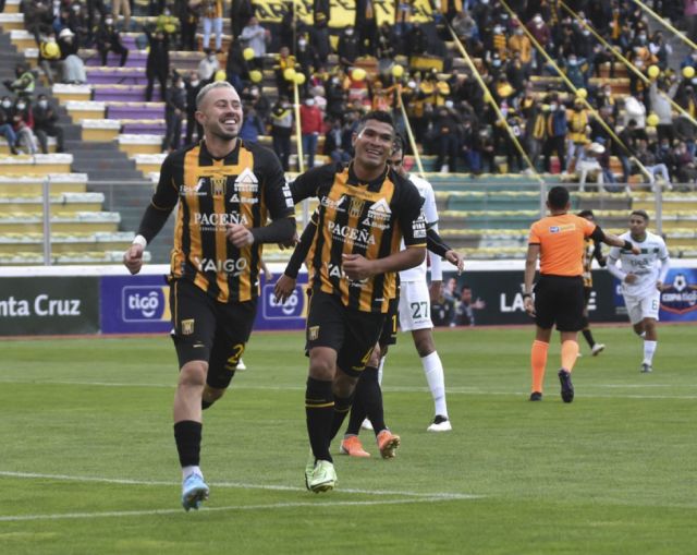 Plaza Colonia y The Strongest  abren su duelo en Montevideo 