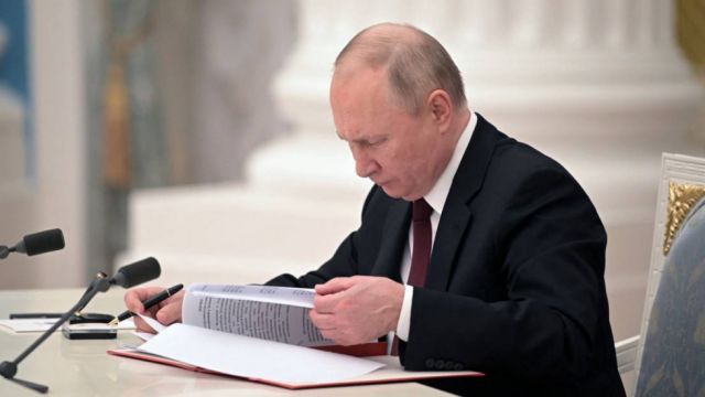 Rusia reconoce "de forma inmediata" independencia de las repúblicas de Donetsk y Lugansk