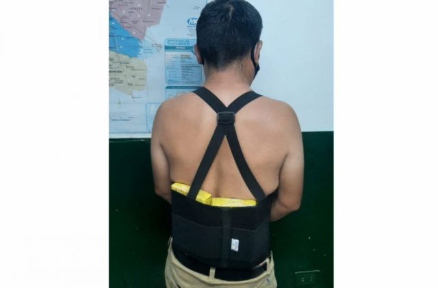 Detienen en Argentina a bolivianos que transportaban paquetes de droga adosados al cuerpo